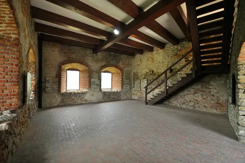 Zamek w Czorsztynie - średniowieczna budowla nad brzegiem jeziora