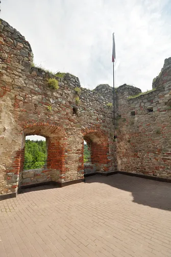 Zamek w Czorsztynie - średniowieczna budowla nad brzegiem jeziora