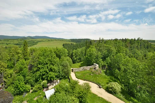 Zamek w Czorsztynie - średniowieczna budowla nad brzegiem jeziora