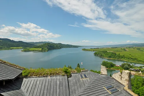 Zamek w Czorsztynie - średniowieczna budowla nad brzegiem jeziora