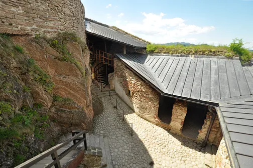 Zamek w Czorsztynie - średniowieczna budowla nad brzegiem jeziora