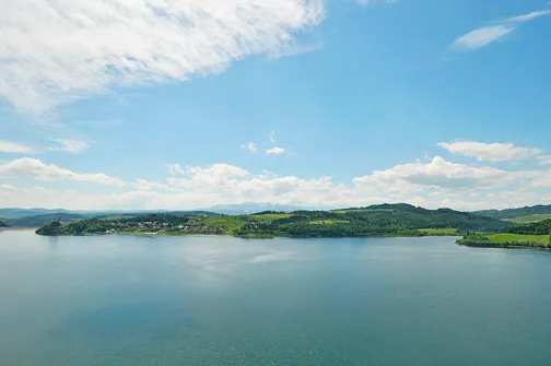 Zamek w Czorsztynie - średniowieczna budowla nad brzegiem jeziora