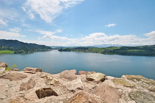 Zamek w Czorsztynie - średniowieczna budowla nad brzegiem jeziora