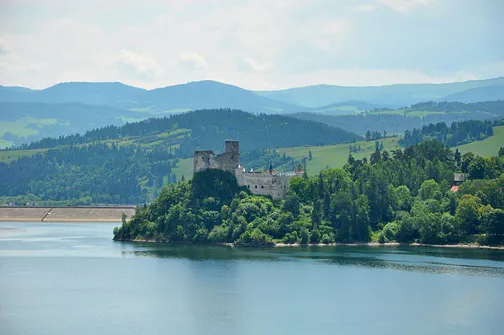 Zamek w Czorsztynie - średniowieczna budowla nad brzegiem jeziora
