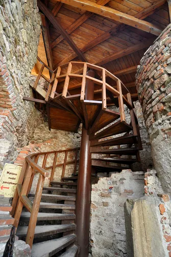 Zamek w Czorsztynie - średniowieczna budowla nad brzegiem jeziora