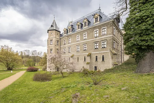 Zamek w Gołuchowie - szesnastowieczna budowla otoczona zabytkowym parkiem