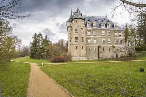 Zamek w Gołuchowie - szesnastowieczna budowla otoczona zabytkowym parkiem