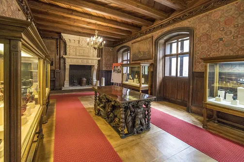 Zamek w Gołuchowie - szesnastowieczna budowla otoczona zabytkowym parkiem