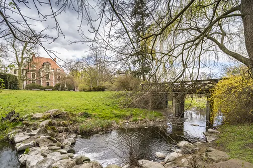 Zamek w Gołuchowie - szesnastowieczna budowla otoczona zabytkowym parkiem
