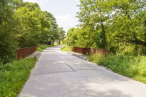 Most nad rzeką Warkocz w Niestachowie