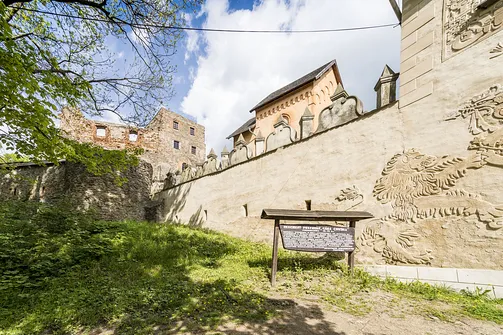 Zamek Grodno – malowniczo położony zamek w Zagórzu Śląskim