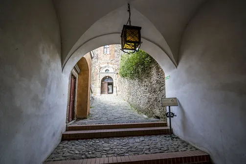 Zamek Grodno – malowniczo położony zamek w Zagórzu Śląskim