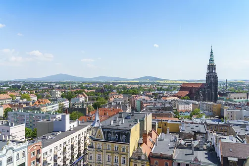 Widok ze Świdnicy na Masyw Ślęży