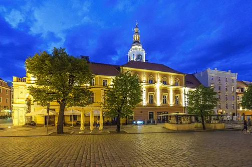 Ratusz w Świdnicy nocą