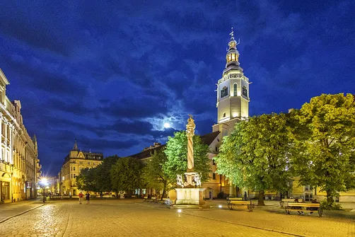 Oświetlony ratusz w Świdnicy