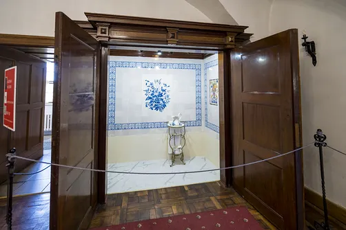 Zamek w Oleśnicy - łazienka w szafie