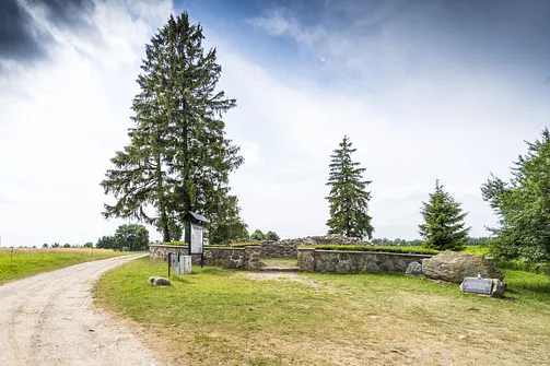 Ruiny kaplicy pobitewnej z 1411 roku