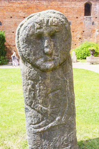 Zamek Kapituły Warmińskiej w Olsztynie - gotycka warownia nad Łyną