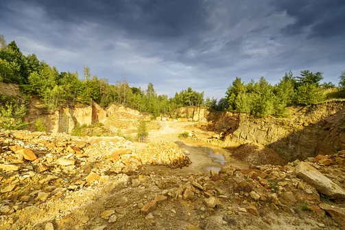 Komieniołom na południowym zboczu góry Chełmo