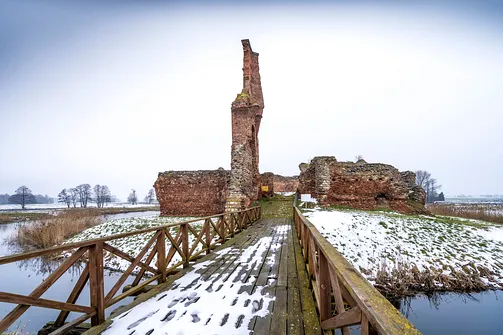 Besiekiery - ruiny późnogotyckiego zamku