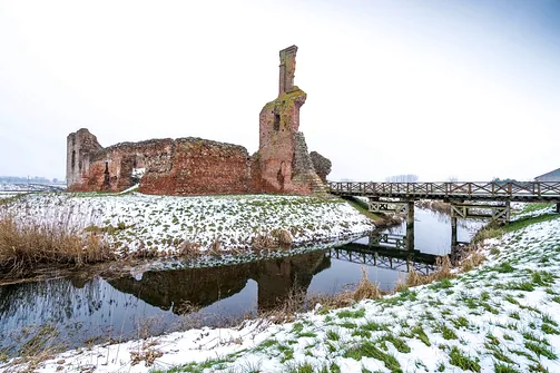 Besiekiery - ruiny późnogotyckiego zamku