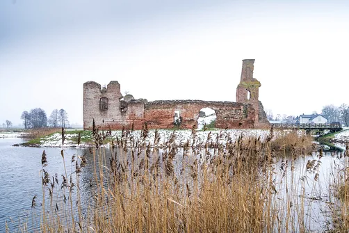 Besiekiery - ruiny późnogotyckiego zamku