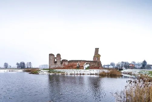 Besiekiery - ruiny późnogotyckiego zamku