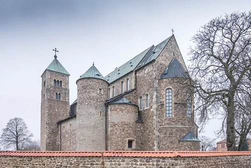 Archikolegiata w Tumie - skarb romańskiej architektury