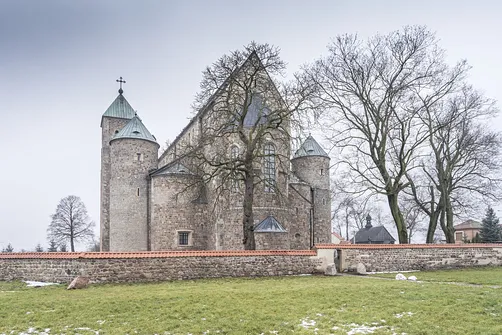 Archikolegiata w Tumie - skarb romańskiej architektury