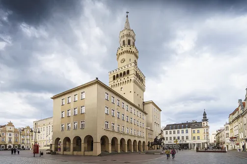 Ratusz na rynku starego miasta w Opolu