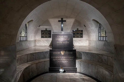 Grób Gabriela Narutowicza w podziemiach bazyliki archikatedralnej św. Jana Chrzciciela w Warszawie