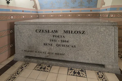 Sarkofag Czesława Miłosza w Krypcie Zasłużonych na Skałce w Krakowie
