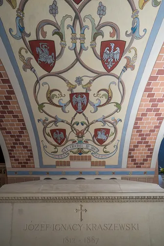 Grób Józefa Ignacego Kraszewskiego w Krypcie Zasłużonych w Kościele na Skałce w Krakowie