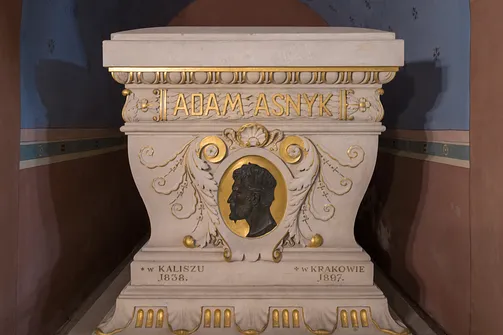 Sarkofag z trumną Asnyka w Krypcie Zasłużonych na Skałce w Krakowie