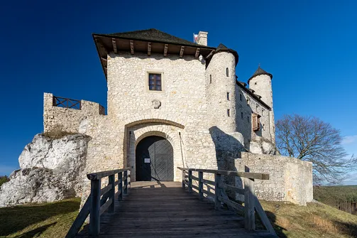Zamek Bobolice - odbudowana warownia na Szlaku Orlich Gniazd