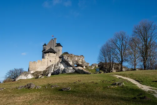 Zamek Bobolice - odbudowana warownia na Szlaku Orlich Gniazd