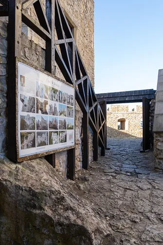Zamek Bobolice - odbudowana warownia na Szlaku Orlich Gniazd
