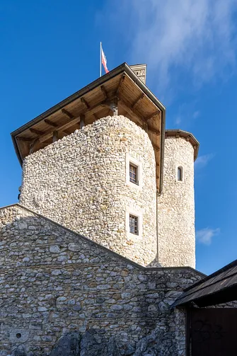 Zamek Bobolice - odbudowana warownia na Szlaku Orlich Gniazd