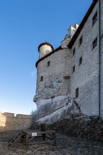 Zamek Bobolice - odbudowana warownia na Szlaku Orlich Gniazd