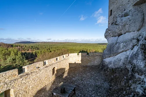 Zamek Bobolice - odbudowana warownia na Szlaku Orlich Gniazd