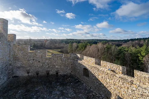 Zamek Bobolice - odbudowana warownia na Szlaku Orlich Gniazd