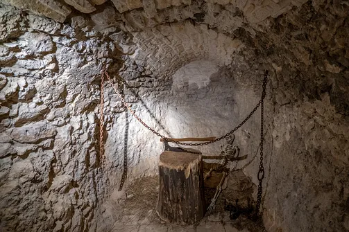 Zamek Bobolice - odbudowana warownia na Szlaku Orlich Gniazd