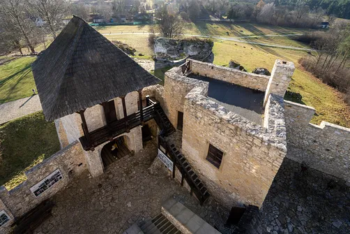 Zamek Bobolice - odbudowana warownia na Szlaku Orlich Gniazd