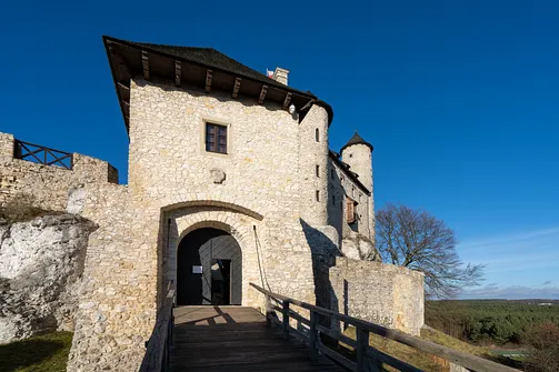 Zamek Bobolice - odbudowana warownia na Szlaku Orlich Gniazd