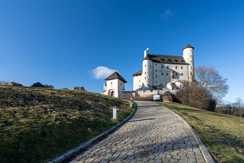 Zamek Bobolice - odbudowana warownia na Szlaku Orlich Gniazd