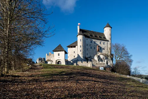 Zamek Bobolice - odbudowana warownia na Szlaku Orlich Gniazd