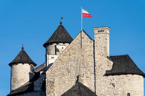 Zamek Bobolice - odbudowana warownia na Szlaku Orlich Gniazd