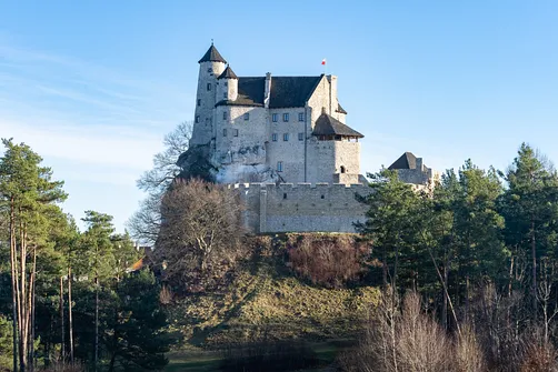 Zamek Bobolice - odbudowana warownia na Szlaku Orlich Gniazd