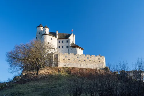Zamek Bobolice - odbudowana warownia na Szlaku Orlich Gniazd