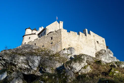 Zamek Bobolice - odbudowana warownia na Szlaku Orlich Gniazd